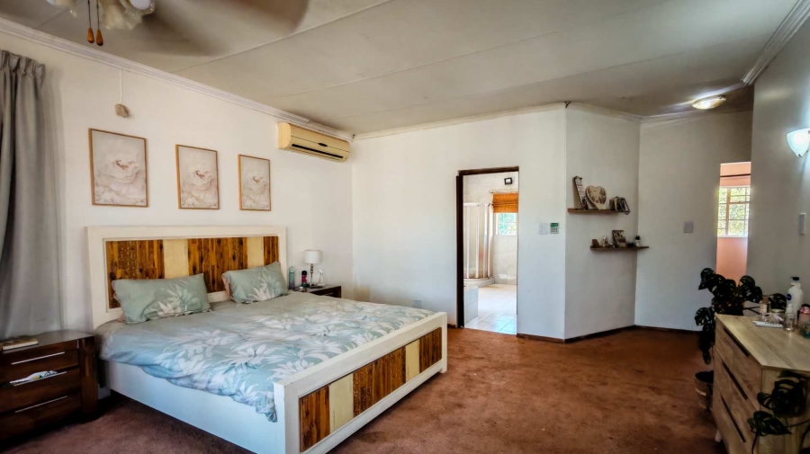 6 Bedroom Property for Sale in Hartbeespoort North West